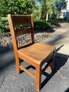 lot 65 image: Vintage Wooden Childs Chair