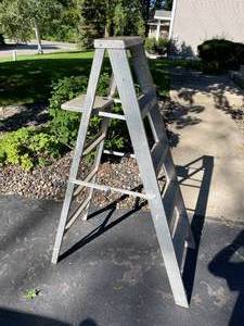 lot 71 image: 58 Inch Aluminum Step Ladder