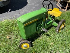 lot 83 image: Awesome Vintage Metal John Deere Childs Tractor Riding Toy
