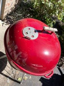 lot 84 image: Weber Wheeled Charcoal Grill