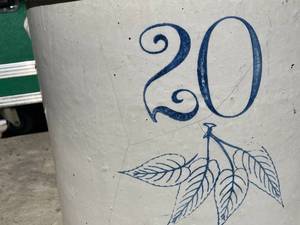 lot 5 image: 20 Gallon Birch Crock
