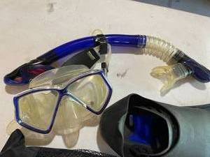 lot 107 image: Body Glove Snorkeling Gear