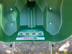 lot 108 image: Scotts Edge-Guard Fertilizer Spreader