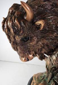 lot 7 image: Stunning Buffalo Statue