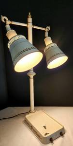 lot 9 image: Vintage Mid-Century 2-Globe Lamp