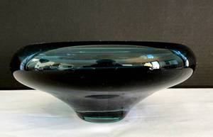 lot 13 image: Stunning Waterford Dish in Blue