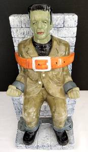 lot 21 image: Spooky Treasure Craft Frankenstein Cookie Jar