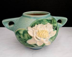 lot 25 image: Lovely Roseville and Red Wing Duo
