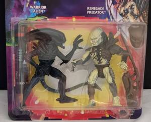 lot 28 image: Pair of Batman Series Man Bat Action Figures - Kenner Alien vs Predator Ultimate Battle Between Beast & Hunter Action Figure