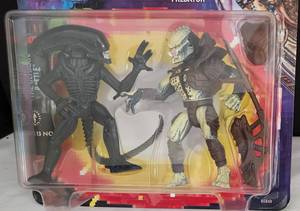 lot 159 image: Pair of New Aliens vs Predator Action Figures