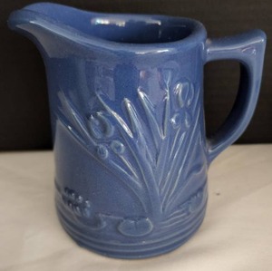 lot 170 image: Lovely Blue Red Wing Pitcher & Small Red Wing Crock