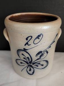 lot 173 image: Unique Crockery Items