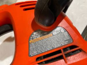 lot 109 image: Black and Decker 22 Inch Hedge Trimmer Model HT22D