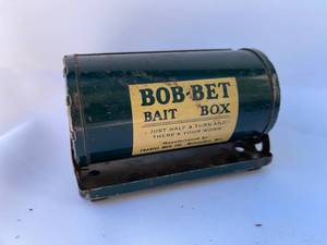 lot 117 image: Vintage Fishing Items
