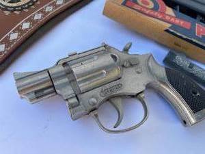 lot 121 image: Vintage Toy Guns and Holster