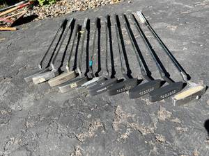lot 126 image: 10 Golf Putters