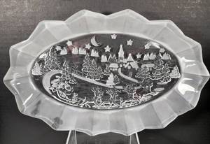 lot 176 image: Two Festive Christmas Serving Trays