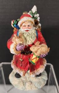lot 179 image: Festive Enesco Santa Treasures