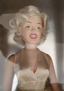 lot 196 image: Stunning Boxed Seven Year Itch Marilyn Monroe Doll