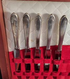 lot 256 image: Lovely Rogers Silver Plate Flatware Collection