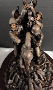 lot 265 image: Stunning The Raising of the Flag Felix De Weldon Sculpture