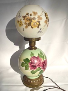 lot 298 image: Vintage Glass Ball Lamp With Floral Design