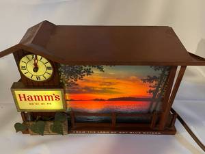 lot 299 image: Amazing Hamms Lighted Clock