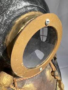 lot 307 image: Plastic Decorative Divers Replica Mask