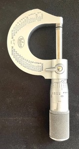 lot 372 image: 2 Vintage Helios Calipers