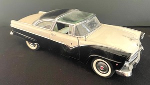 lot 370 image: 6 Die Cast Model Cars