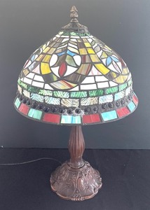 lot 373 image: Gorgeous Tiffany Style Lamp
