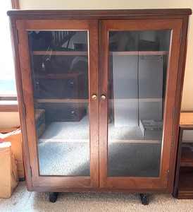 lot 408 image: Charming Vintage Display Cabinet