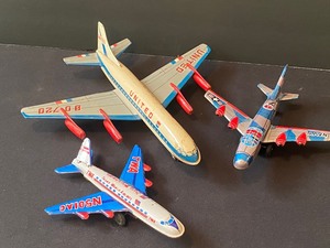 lot 140 image: 3 Vintage Metal Toy Planes