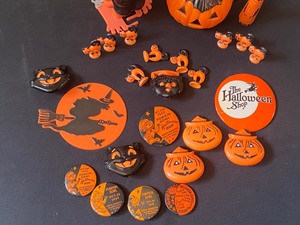 lot 349 image: Fun Vintage Halloween Items