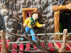 lot 350 image: Department 56 Fun House