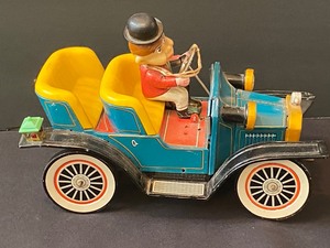 lot 134 image: Vintage Battery Operated Car