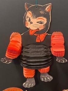 lot 231A image: Cute and Fun Vintage Halloween Items