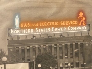 lot 285 image: Fun Vintage Photograph of Northern States Power Company