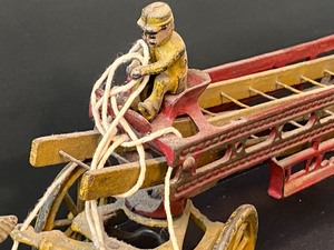 lot 226 image: Vintage Cast Iron Horse Drawn Fire Truck