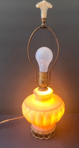 lot 225 image: Lovely Vintage Glass Lamp