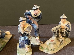 lot 211 image: Collection of Vintage Toy Solider Figurines