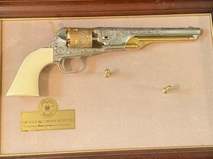 lot 10B image: Franklin Mint Framed The Wild Bill Hitchcock Replica Revolver