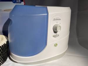 lot 435 image: Sunbeam Purified Mist Humidifier Model SCM1100