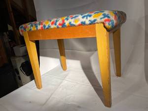 lot 438 image: Vintage Rockford National Furniture Company Stool