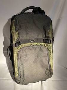 lot 442 image: Eagle Creek and Ricardo Luggage and Carry Ons