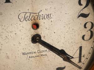 lot 449 image: Telechron Warren Clock Company Wooden Clock