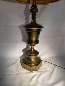 lot 454 image: Vintage Brass Table Lamp
