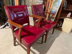 lot 471 image: 2 W.H. Gunlocke Chair Company Vintage Red Padded Chairs