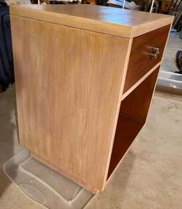 lot 491 image: Mid Century Single Drawer End Table