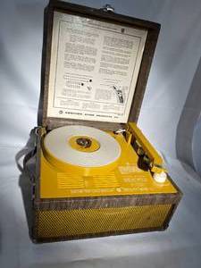 lot 504 image: Newcomb PS-161 Portable Record Player